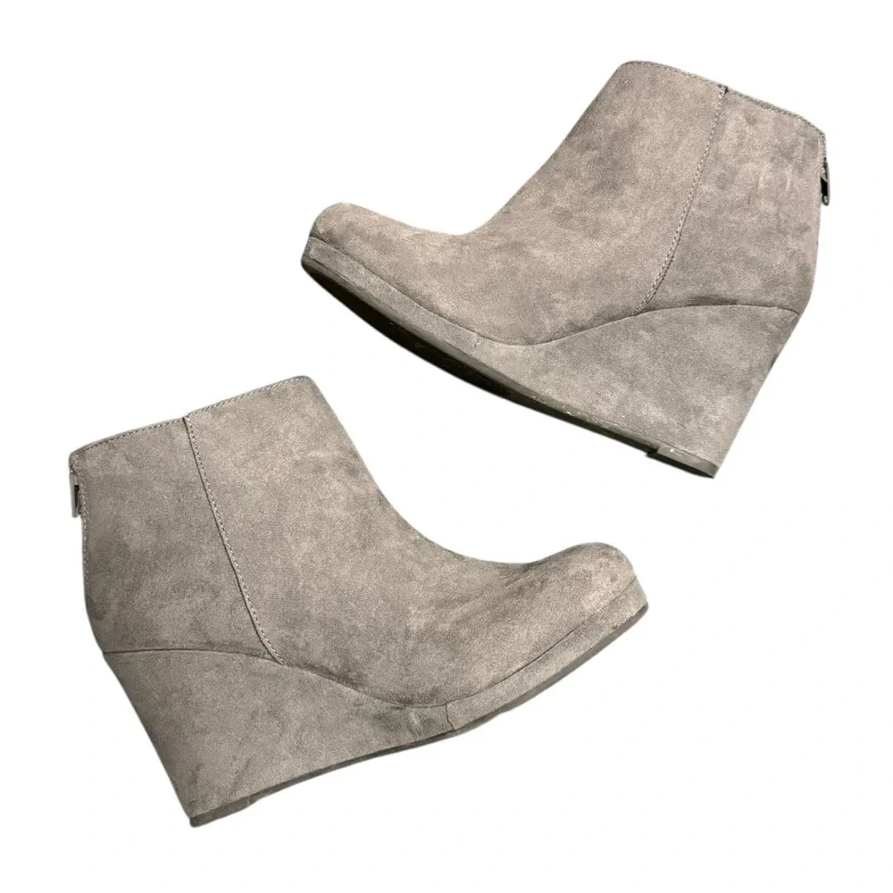 Sugar Juliette Gray Faux Suede Wedge Ankle Booties 6M
